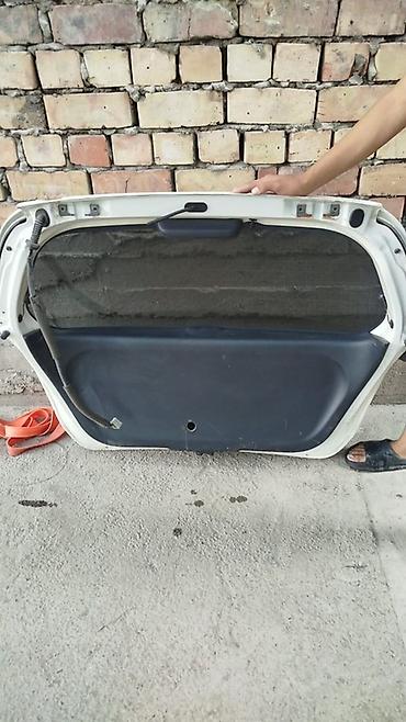 химия авто: Крышка багажника (дверь пятой двери) для Honda Fit (эмблема Fit на — 2