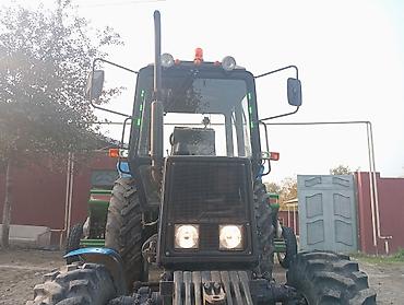 Traktorlar: Belarus MTZ traktoru - Güclü dizel mühərrik, qabaqda balans yükləri — 4