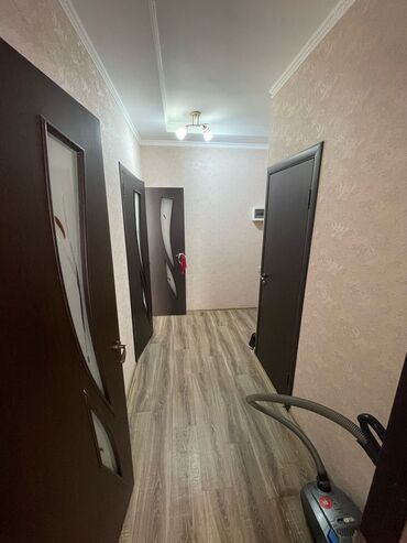 продам однокомнатную квартиру: 1 комната, 43 м², 106 серия улучшенная, 3 этаж, Евроремонт