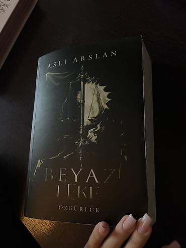 kitab almaq: Məhsul: Kitab – “Beyaz Leke: Özgürlük” Müəllif: Aslı Arslan Dil — 1