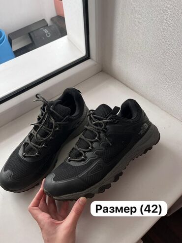 Кроссовки и спортивная обувь: Мужские кроссовки, 42, The North Face, Б/у, цвет - Черный, Самовывоз