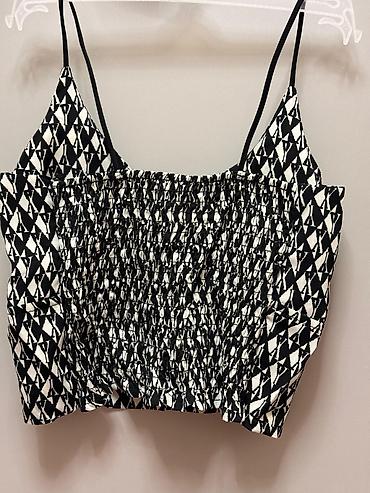 mayka turkce: Qadınlar üçün qara-ağ naxışlı crop top - Model: incə askılı, V-yaxalı — 2