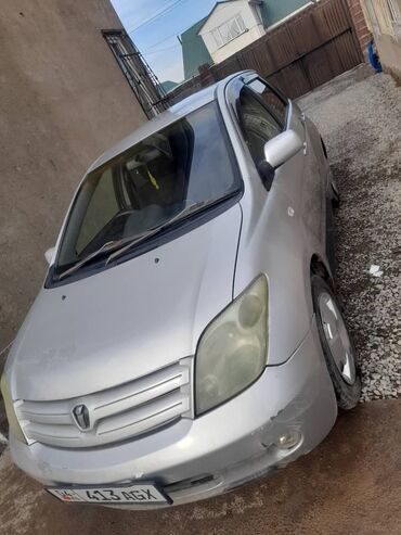аварийная продаю: Toyota ist: 2004 г., 1.5 л, Автомат, Бензин, Хэтчбэк