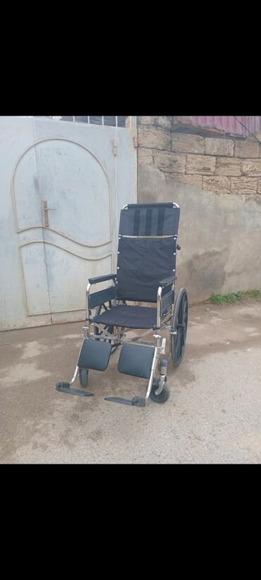 abc design 3 tec universal arabalar: Gümüşü rəngdə, qara oturacaqlı və arxa dayaq hissəli əlil arabası