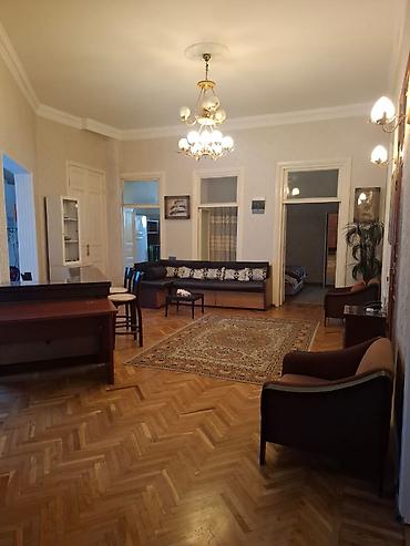 Sahil metrosunun yaxınlığı, İSR Plazanın yanında, arxitektur