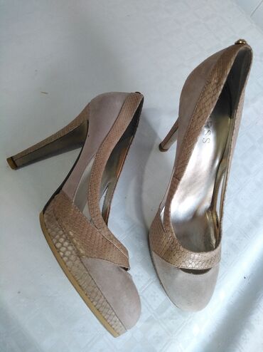 Salonke: Salonke, Guess, 37 — 10