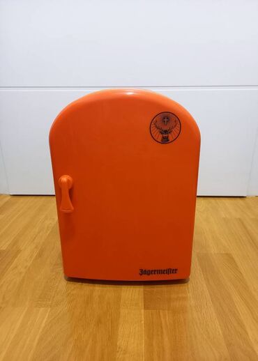 Refrigerators: Wine color - Orange, Used