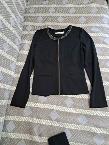 велюровый пиджак женский: Пиджаки 
размеры 42 
по 300 сом