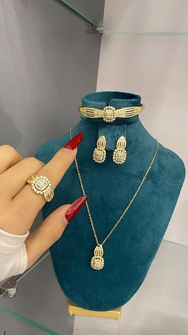 dollar klonu: Dəstə daxildir: Boyunbağı, Platin — 9