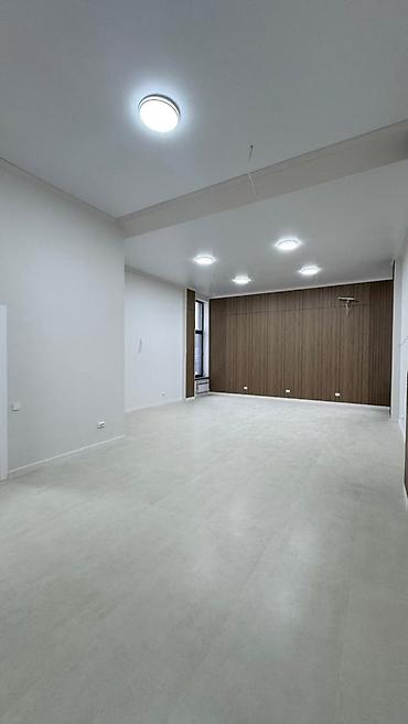 Коммерциялык мүлк: Кеңселерди сатуу 67 м², Ремонту бар, Бизнес борбор, 1 кабат — 3