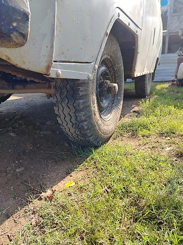 4 tekerlekli motor atv: UAZ-452 “Buxa” mikroavtobus - Kuzov: ağ rəngli, ikiqat arxa qapı, ön — 9