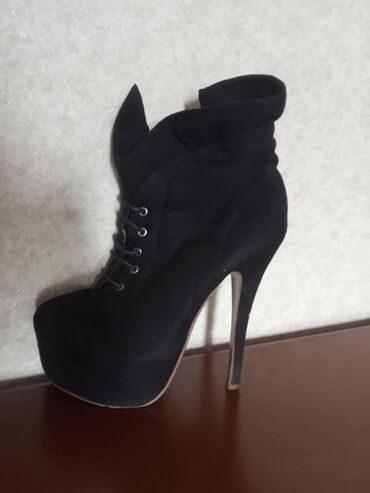 Botinka və botilyonlar: Обувь высшего качества размеры 37-38.Есть и новые и б/у из Италии и -da lalafo.az — 3 Botinka və botilyonlar: Обувь высшего качества размеры 37-38.Есть и новые и б/у из Италии и — 3