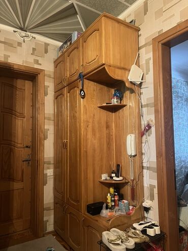 Masalar və oturacaqlar: Açılan, 6 qapı Düz dolab, Stenka