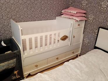 Мебель: Uşaq beşiyi ilə birgə kombinə edilmiş komodlu modellə təqdim olunur — 1
