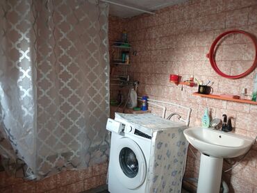 пол дома район кызыл аскер: Времянка, 4 м², 2 комнаты, Собственник, Косметический ремонт