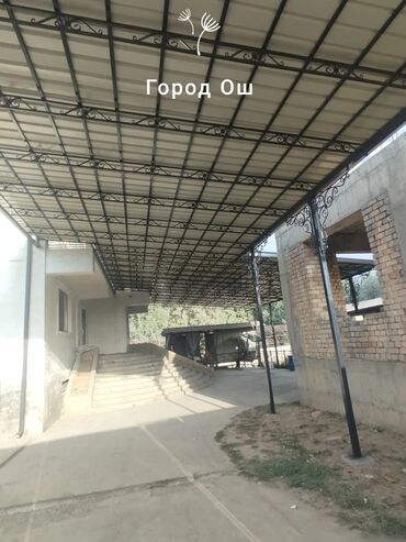 саженцы хвойных пород: Кованый навес с кровлей из профнастила - Каркас: металлические стойки