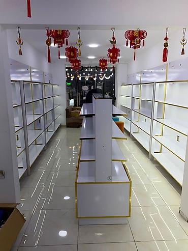 Mağaza vitrin dəsti – LED işıqlı divar rəfləri və mərkəz stendi - — 5