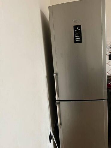 Soyuducular: İşlənmiş 2 qapılı Hotpoint Ariston Soyuducu Satılır, rəng - Boz