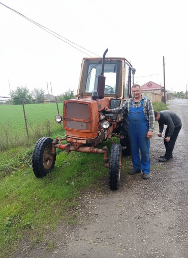 Traktorlar: Traktor – kabinəli, arxa qoşqu çəkmək üçün yedəyi ilə - Marka/model — 5