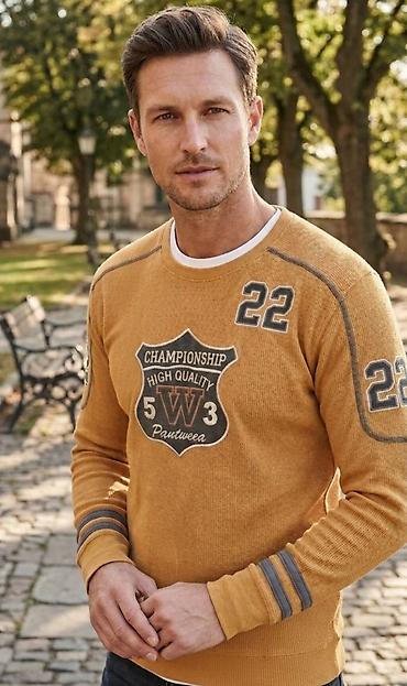 pull and bear dukserice: Muški duks/sweatshirt u oker (senf) boji, sa sportskim printom i — 1