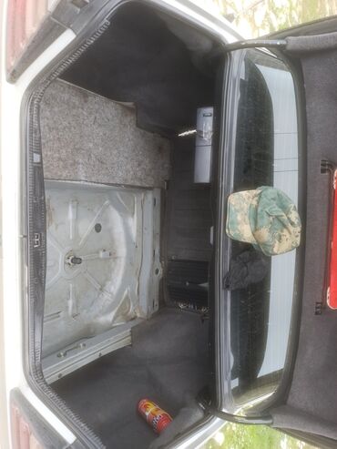 Mercedes-Benz: Mercedes-Benz E 220: 2.2 l | 1995 il Sedan — 9