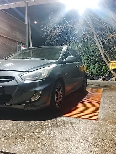 Унаа сатуу: Hyundai Solaris: 2013 г., Кол менен иштөөчү, Бензин, Седан — 6