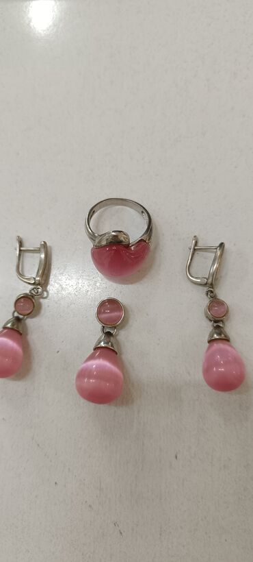 браслеты и серьги: Продаю набор из трех изделий кулон,серьги,кольцо из серебра.Камень