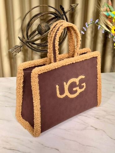 Torbe: UGG torbe
Cena 5100
Dim.l 29x39
But.P45 — 9