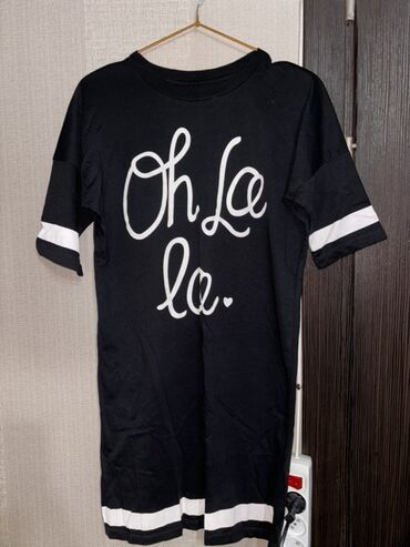 Futbolka və maykalar: Qara t-shirt don satılır. Yumşaq materialdan hazırlanıb, evdə geyim və