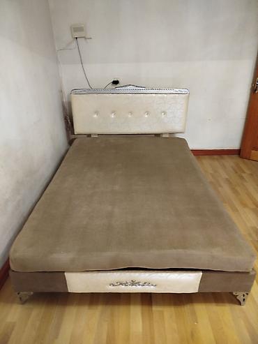 il: İki nəfərlik yumşaq çarpayı - Ölçü: təxmini 160×200 sm (geniş iki — 2