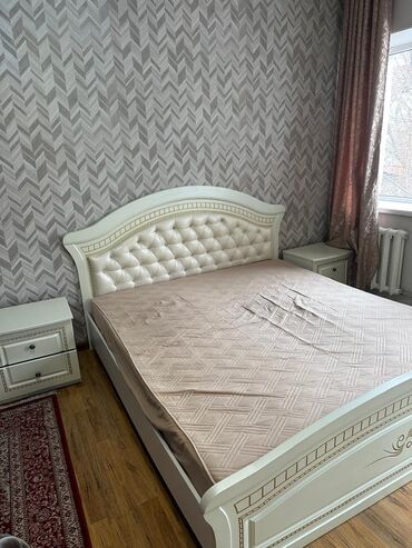 кровать с ящиками: Спальный гарнитур, Двуспальная кровать, Шкаф, Комод, цвет - Белый, Б/у