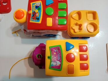 Igračke: Igračke 2 voza prikolica i 3 dela oblika za ubacivanje. muzički više — 3