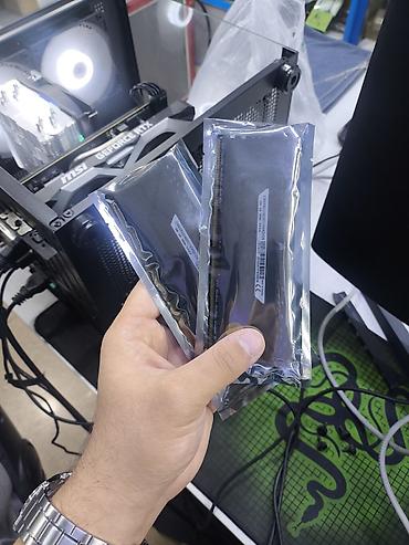 hiper x: Corsair Vengeance RGB Pro
2×8 = 16 GB DDR4 | 3000MHz — 3