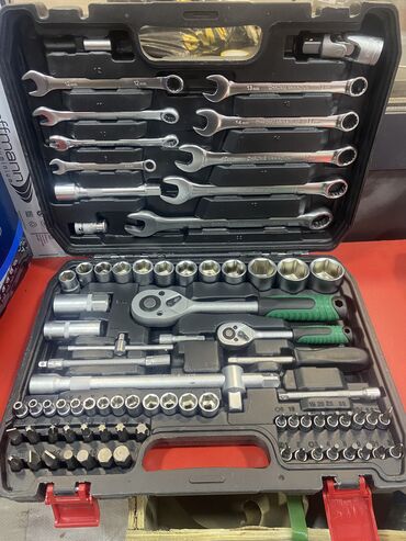 набор инструментов для машины: Наборы инструментов 82 персон фирма cr-v 82 персон набор ключи