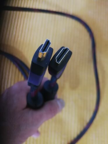 Kablovi i adapteri: Kabal HDM dugačak oko 2,5 m. Nov
 Mirjevo