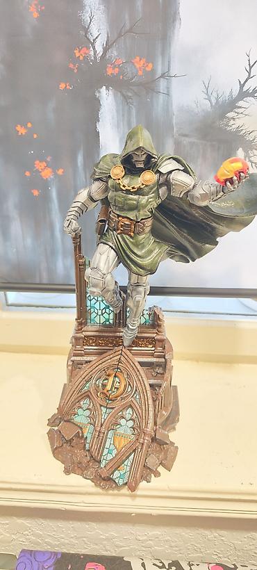 Məhsul: Doctor Doom heykəlciyi (Marvel) – detallı kolleksiya fiquru