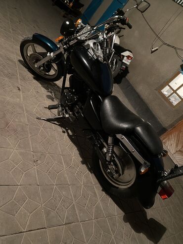 мотоцикл: Классикалык 250 куб. см, Бензин, Чоңдор үчүн, Колдонулган