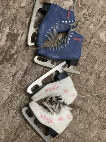 Коньки: Продам 2конька синие размер 37 в среднем состоянии с Москвы Белые — 1