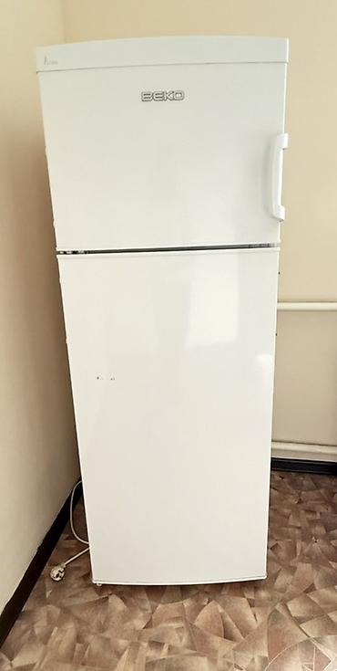 mini refrigerator: Холодильник Beko, двухкамерный, верхняя морозильная камера. Основные — 1