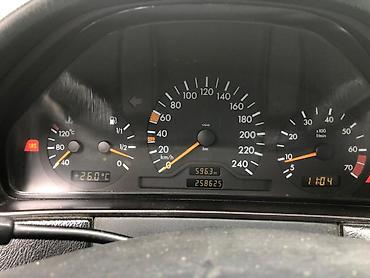 Mercedes-Benz: Mercedes-Benz E-Class (E200) sedan - Kuzov: 4 qapılı sedan, Göy rəng — 6