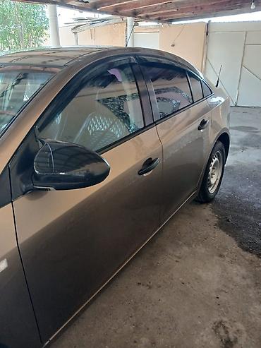 renault megane nece masindir: Chevrolet Cruze: 1.6 l | Sedan — 5
