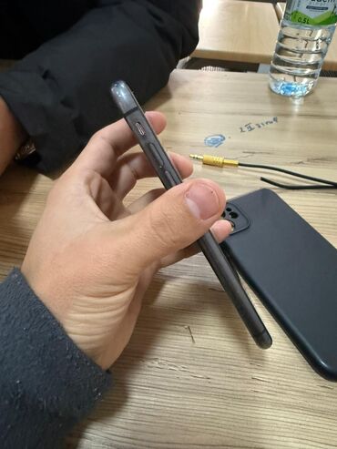 Apple iPhone: IPhone 11 — 2