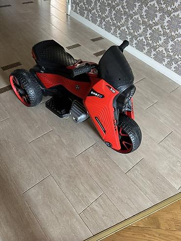 Uşaq üçün elektrik maşınları: Uşaq üçün elektrikli üçtəkər motosiklet (qırmızı) - Dizayn: idman — 2