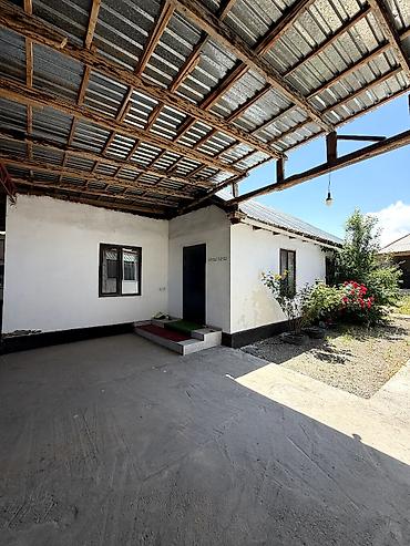 Продажа коттеджей и домов: 🏡 Продается дом в Сокулуке 📍 Участок — 4,62 сотки 🏠 2 жилые комнаты с — 17
