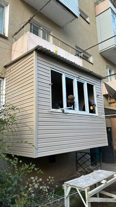мелкие отделочные работы: Услуга: остекление и наружная/внутренняя отделка балконов и лоджий