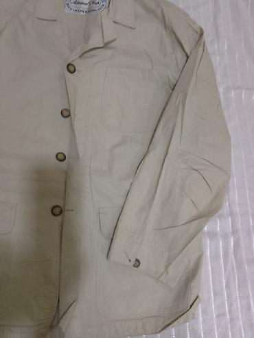 pull and bear turkey: Jakna.Neutralna boja.Kopcanje i dugmići i rasferslus.Velicina 52.Cena — 5