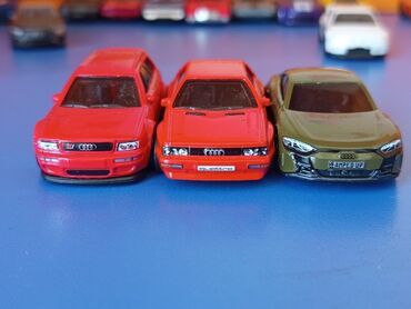 Oyuncaqlar: Hot Wheels
Audi Rs2 Avant,Audi E tron GtAudi Quattro