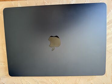 Apple MacBook: İşlənmiş Apple MacBook, 13.5 ", Apple M2, 256 GB