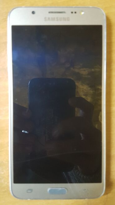 телефоны самсунг: Samsung Galaxy J7 2016, Б/у, 16 ГБ, цвет - Бежевый, 2 SIM