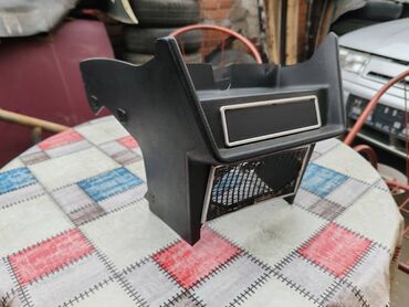 Auto delovi: Srednja konzola Lada 2103, Lada 2106. Polovno, ocuvano. Skinuto sa — 2